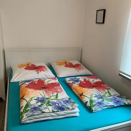 Suesses Zimmer Im Souterrain Bei Bamberg *